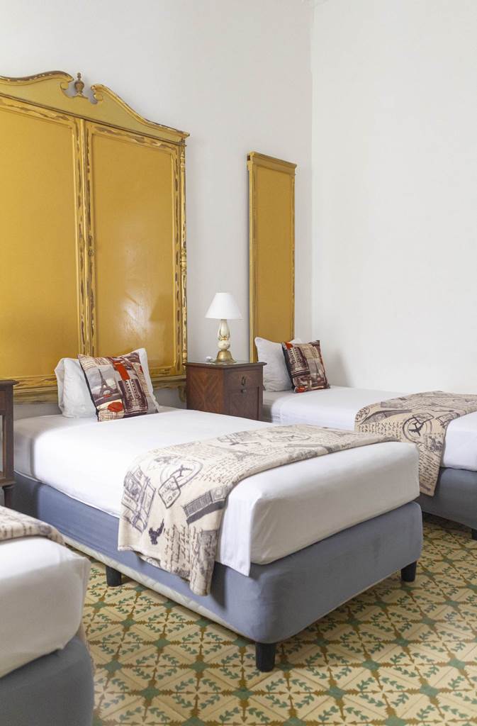 11 hostal calis café