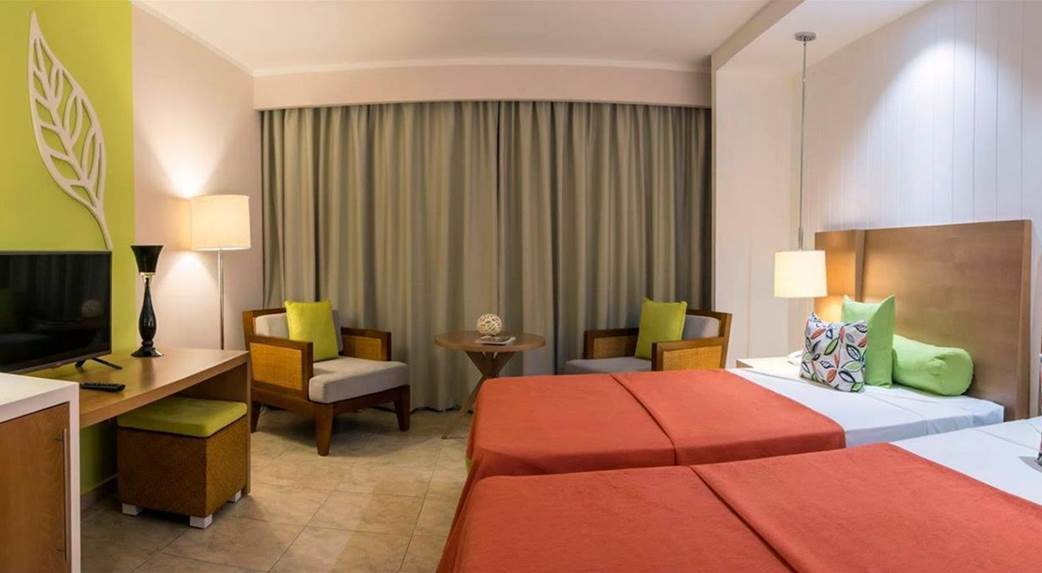 hotel lagunas del este 15209799448