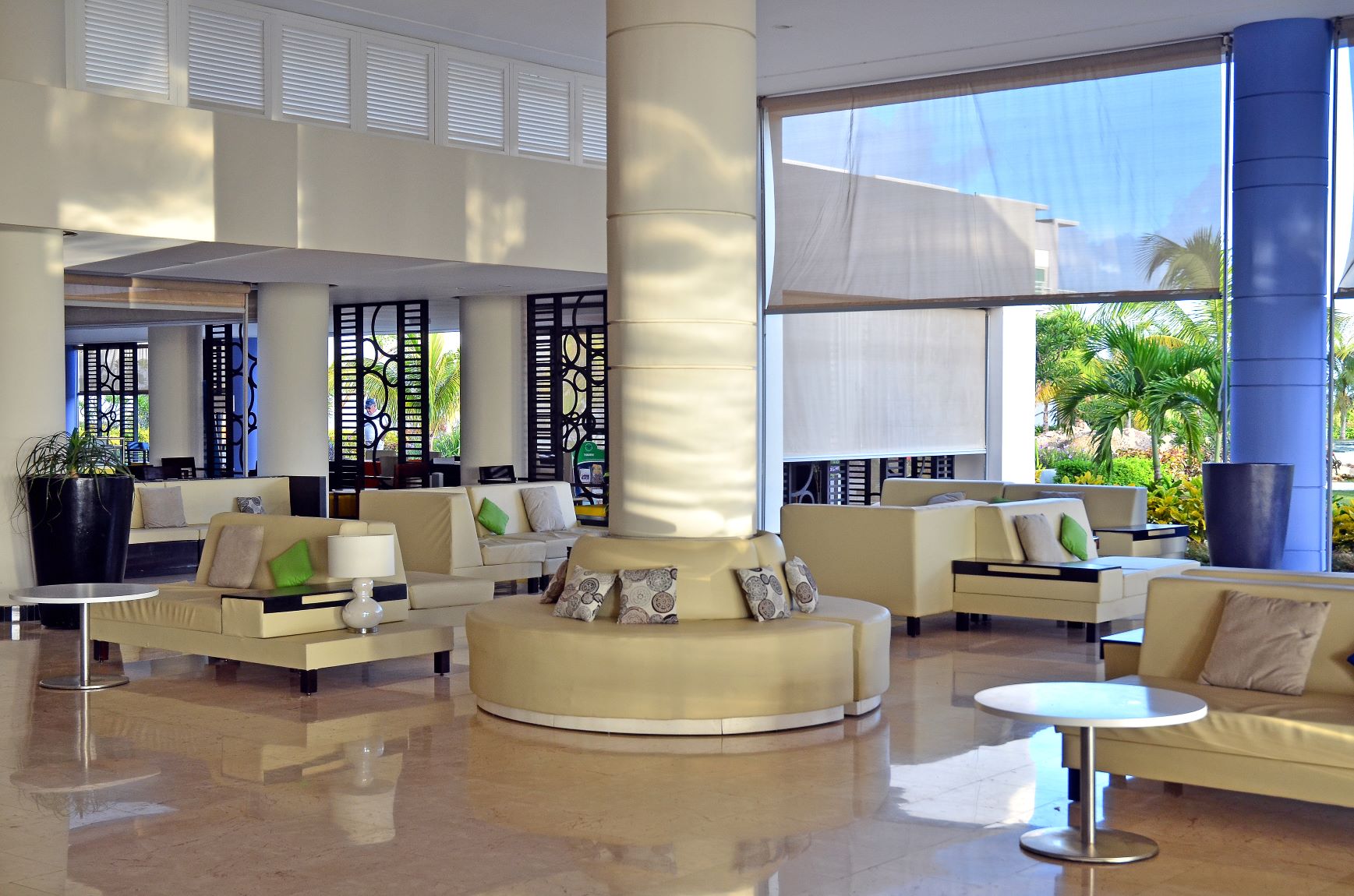 grand aston cayo las brujas main lobbypeq