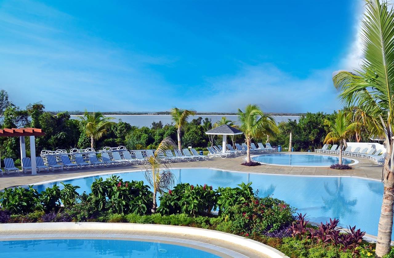 grand aston cayo las brujas pool 3peq