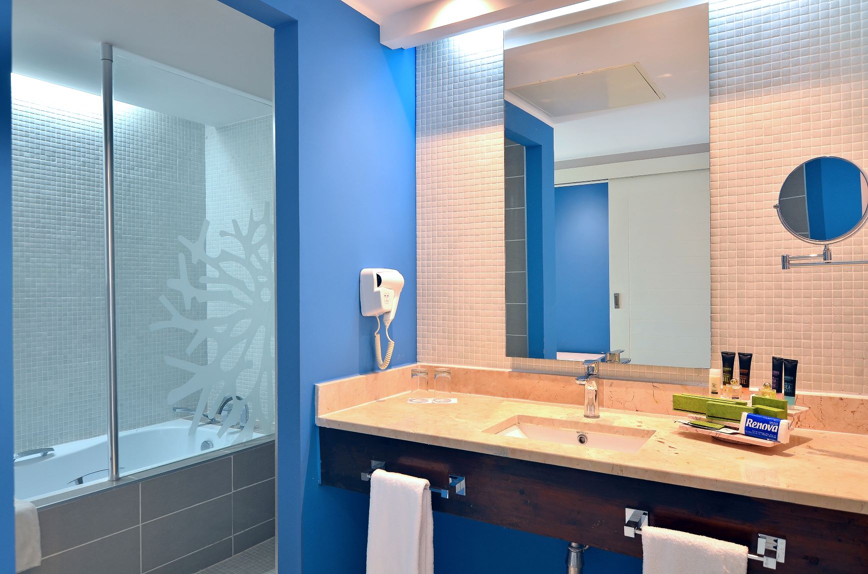 grand aston jr suite bathroompeq