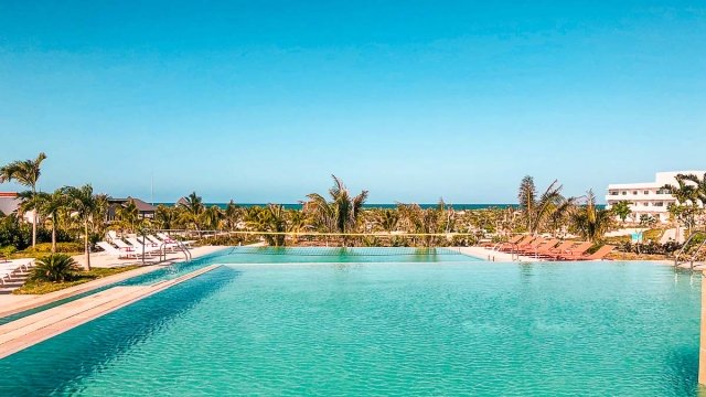 vcc infinity pool 2jpg nggid03367 ngg0dyn 0x360 00f0w010c010r110f110r010t010