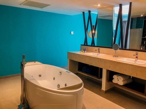 vcc suite bathroom 3jpg nggid03377 ngg0dyn 0x360 00f0w010c010r110f110r010t010