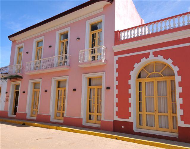 fachada del hotel