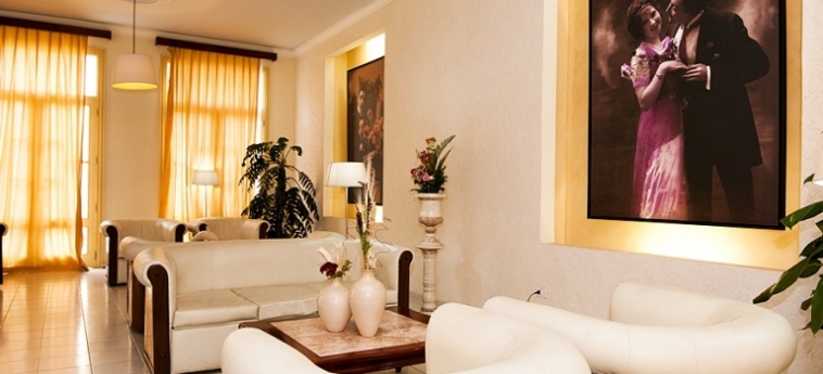 e la ronda room business suite84