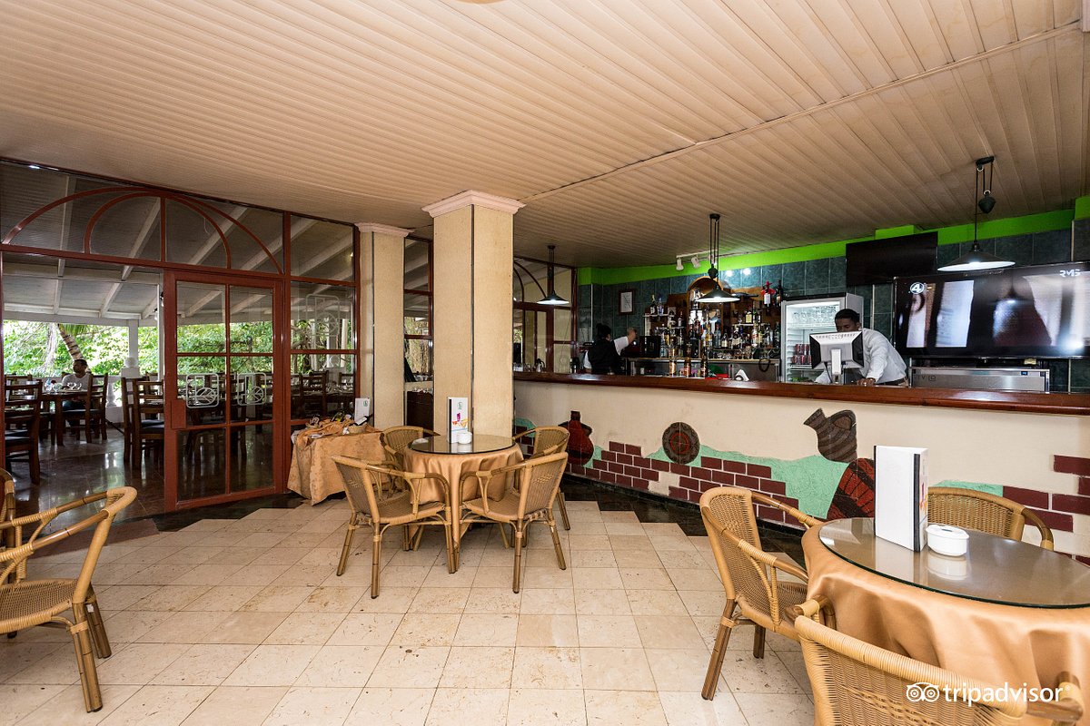 lobby bar v16159891