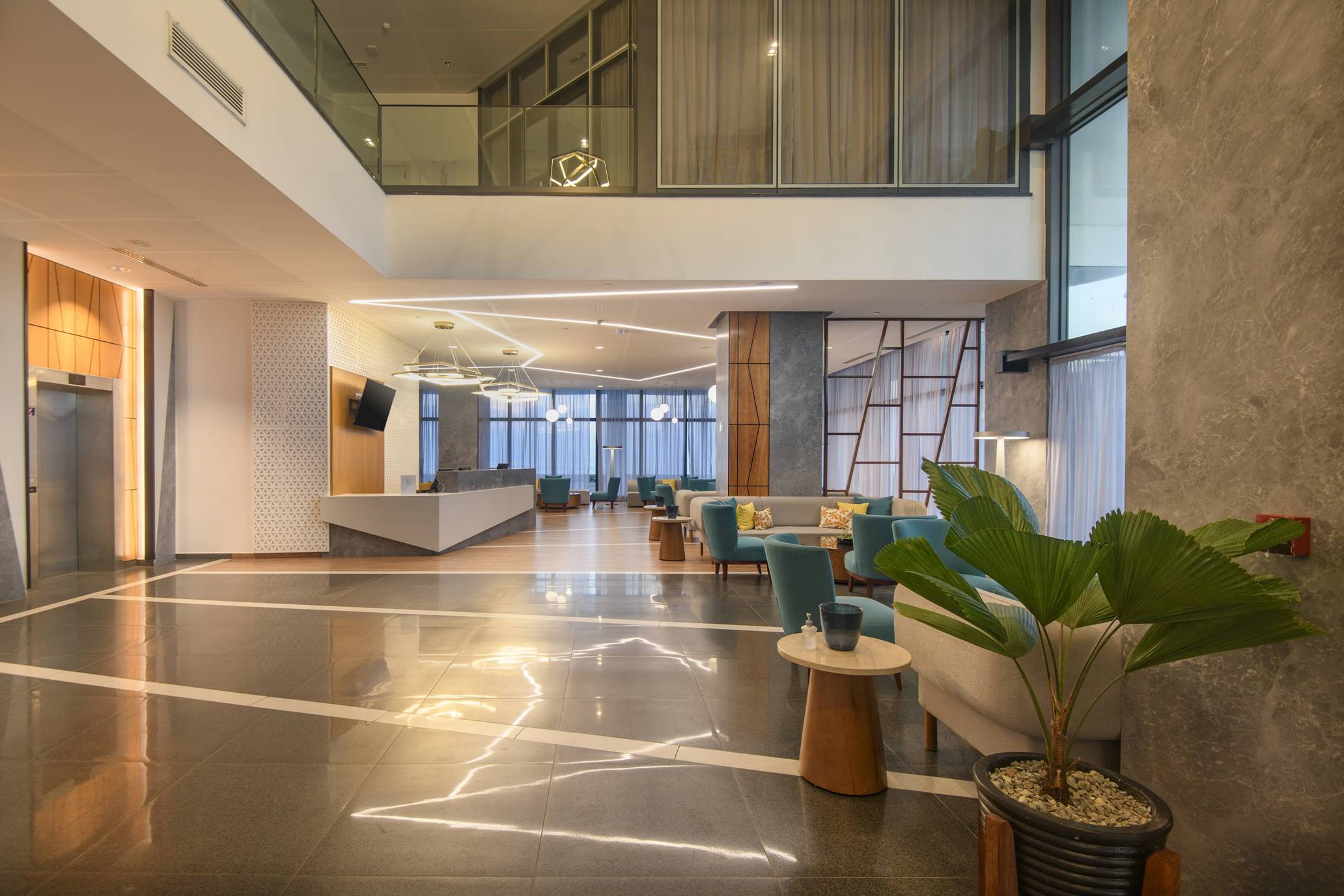 astc3b3n habana lobby and desk 05