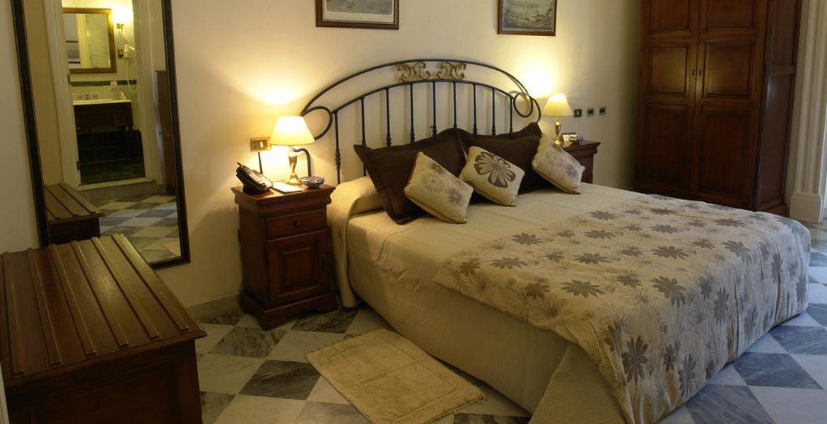 hotel florida 13 14965996073