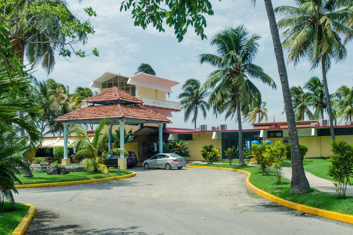 hotel villa tropico jibacoa entrance