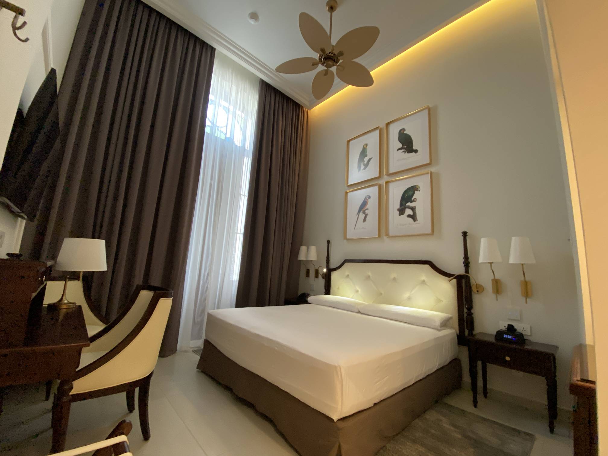 deluxe room 3 630ce5170ae5e