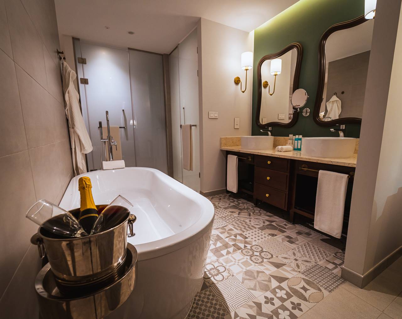 deluxe superior room 3 630ce895f2e34