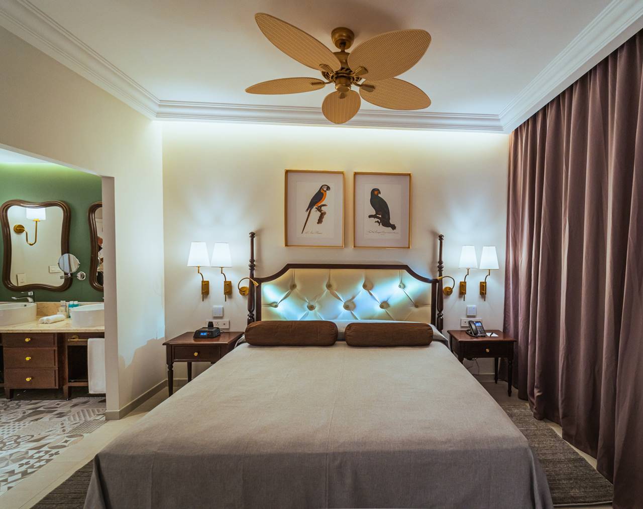 deluxe superior room 630ce89ad72c1