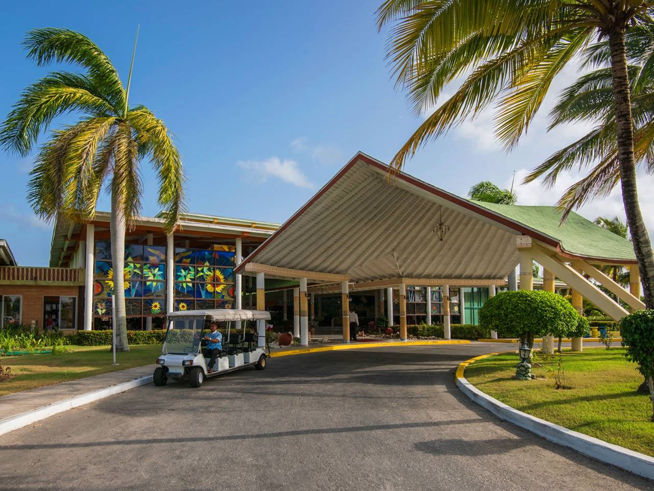 fachada 2 hotel playa costa verde