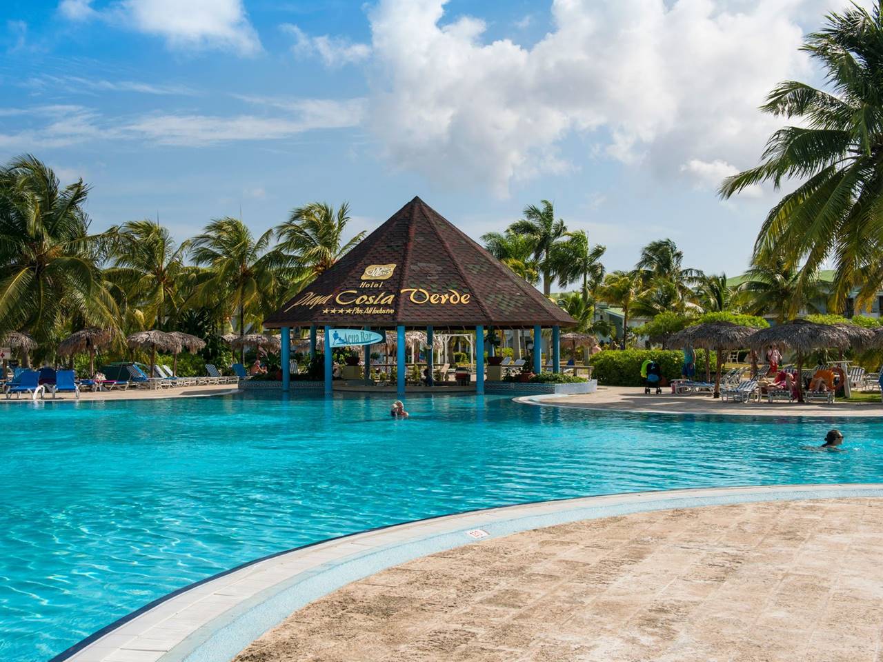piscina hotel playa costa verde 0