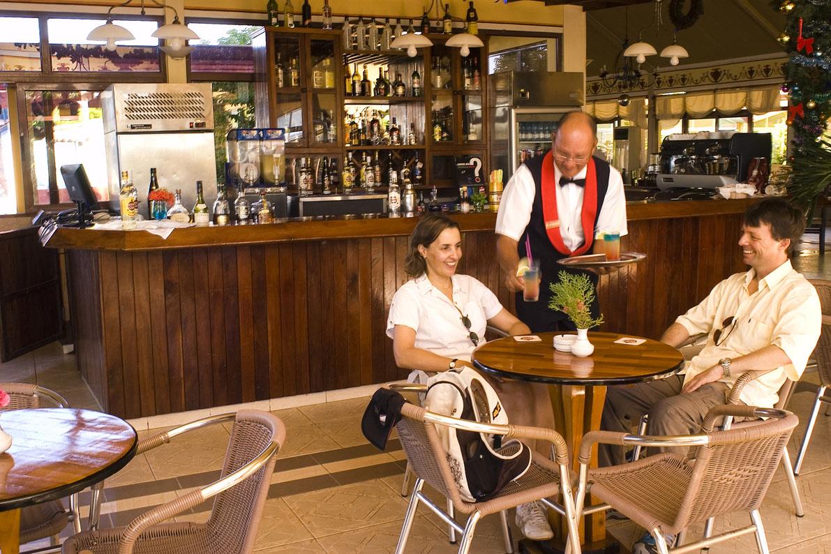hotel las cuevas trinidad cafeteria