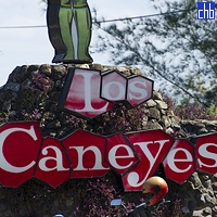 hotel los caneyes sign 200