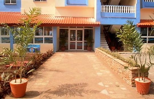 blue bay pool bar