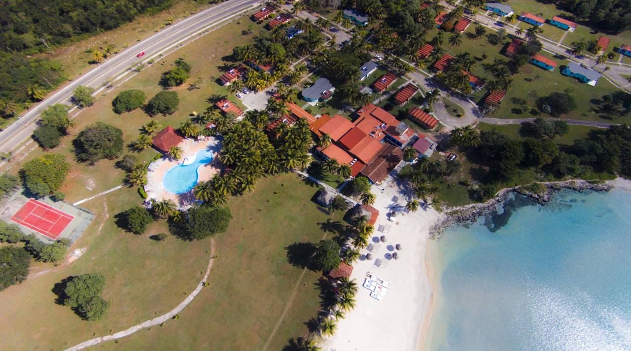 zapata hotel playa larga aerial