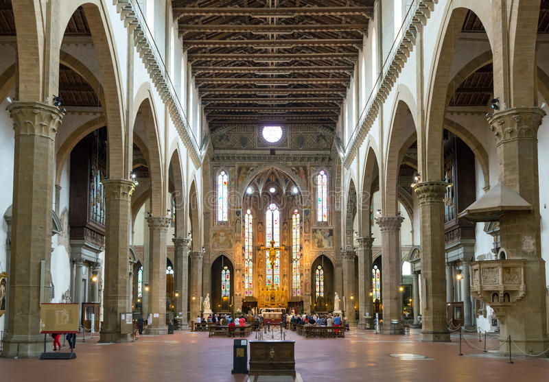el interior de la basc3adlica de santa croce en florencia italia 44384528